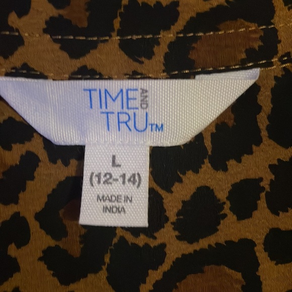 Time & Tru roll cuff button up blouse - Picture 3 of 3